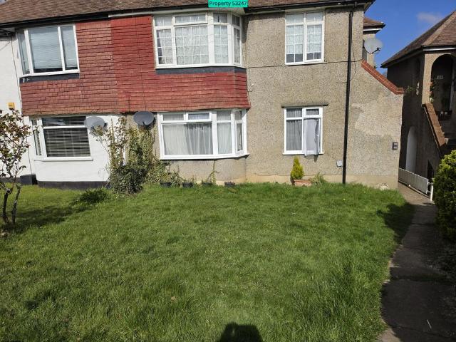 Flat for sale in St Mary Cray, Greater London