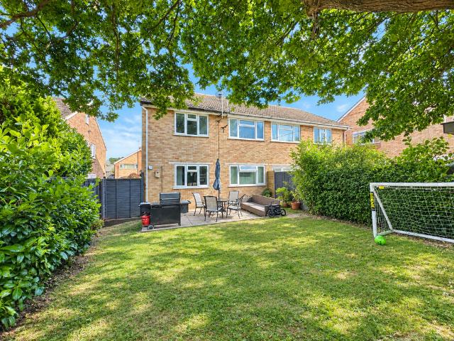 Flat for sale in Winkfield