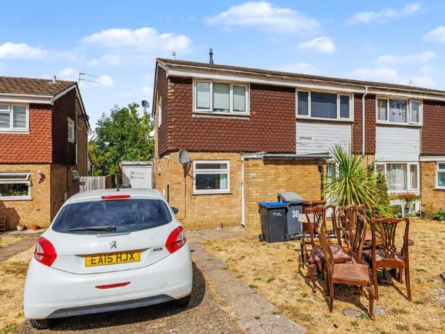 Flat for sale in Northampton, Northamptonshire