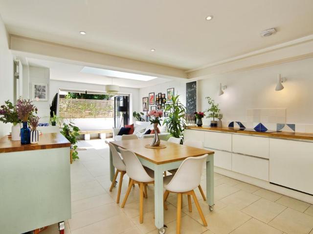 Flat for sale in West Hampstead, Greater London