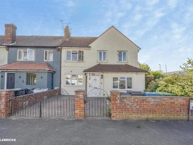 Flat for sale in London Borough of Croydon, Greater London