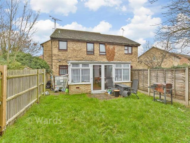 Flat for sale in Oad Street, Kent