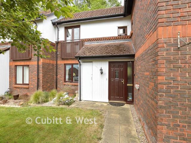 Flat for sale in Red Hill, Surrey