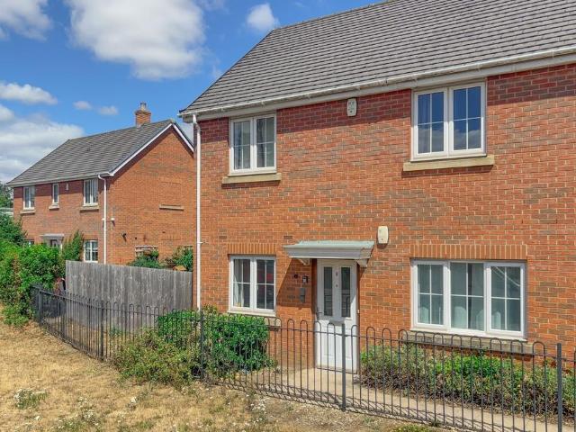 Flat for sale in Hockliffe, Bedfordshire