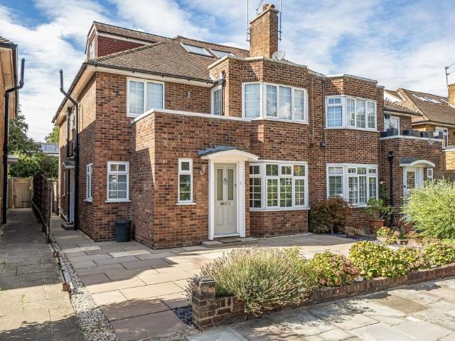 Flat for sale in London Borough of Richmond upon Thames, Greater London