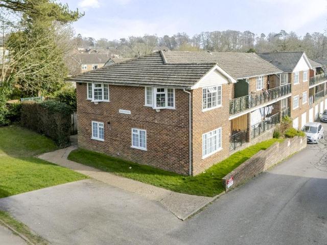 Flat for sale in Cross In Hand, East Sussex