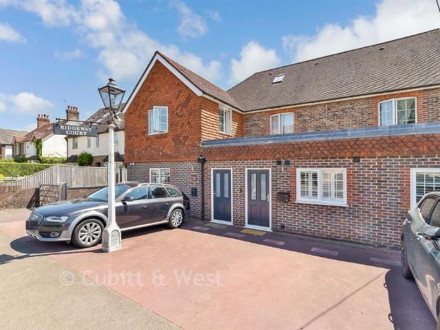 Flat for sale in Cox Green, Horsham