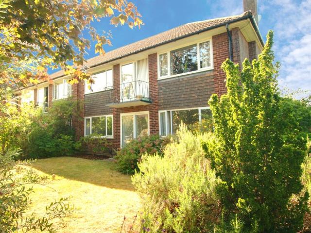 Flat for sale in Bromley Common, Greater London