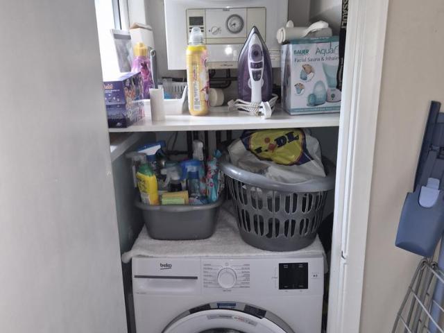 Flat for sale in London Borough of Hounslow, Greater London