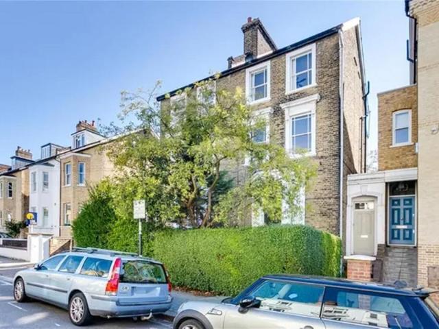 Flat for sale in Clapham Junction, Greater London
