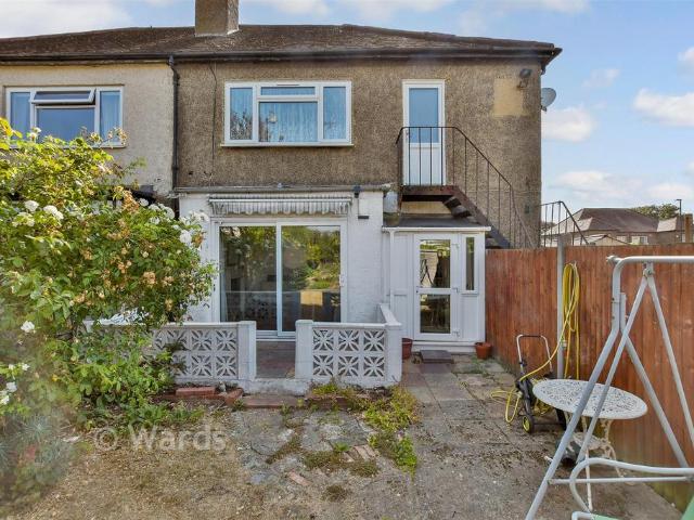 Flat for sale in Upper Belvedere, Greater London