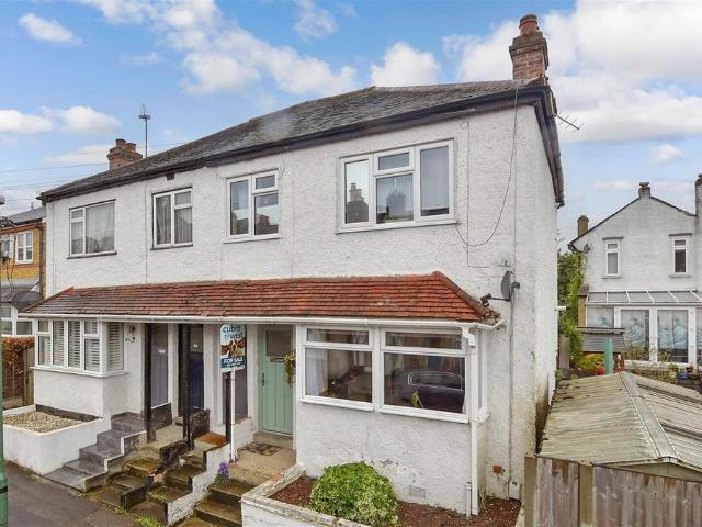 Flat for sale in Hackbridge, Greater London