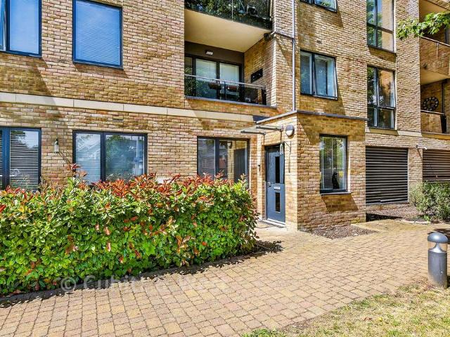 Flat for sale in Red Hill, Surrey