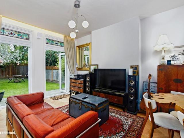Flat for sale in London Borough of Croydon, South Norwood