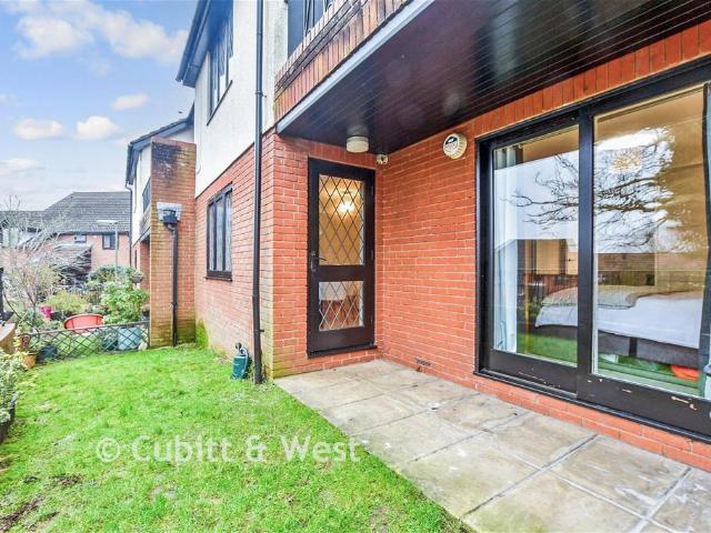 Flat for sale in Tower Hill, Pachesham Park