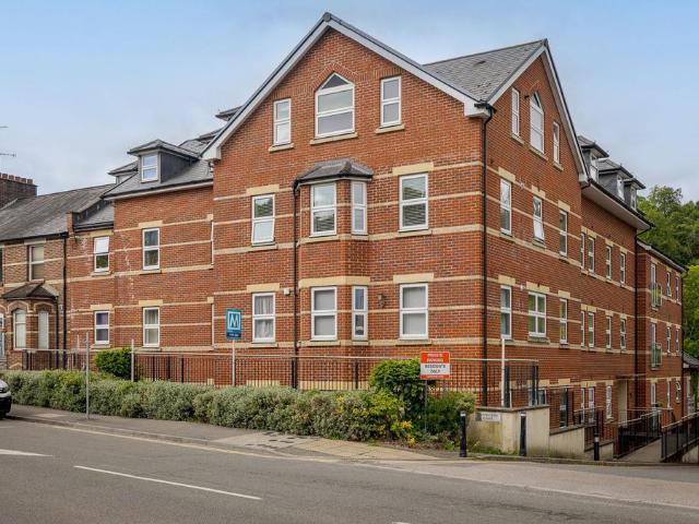 Flat for sale in Hillview, Surrey
