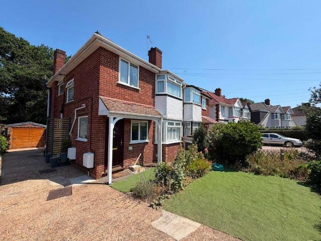 Flat for sale in London Borough of Hounslow, Feltham