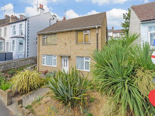 Flat for sale in London Borough of Bexley, Greater London