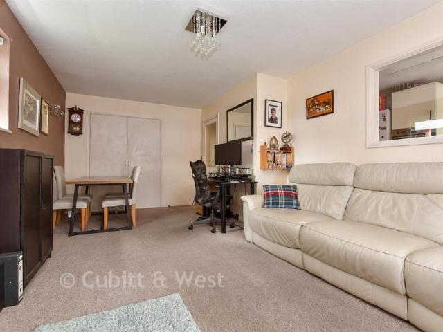 Flat for sale in Pachesham Park, Surrey