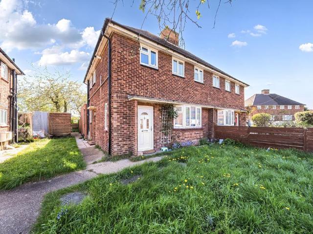 Flat for sale in Bowes, Greater London