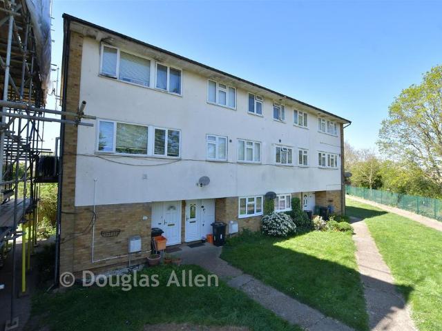 Flat for sale in Wickford