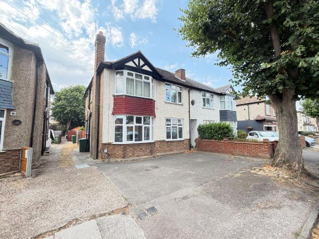 Flat for sale in Lower Halliford, Surrey