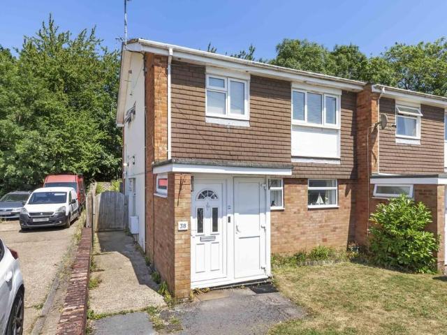 Flat for sale in Amersham, Buckinghamshire
