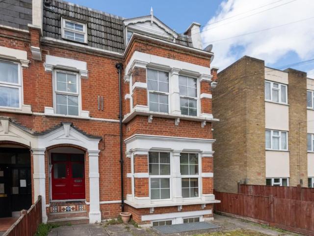 Flat for sale in Leytonstone, Greater London