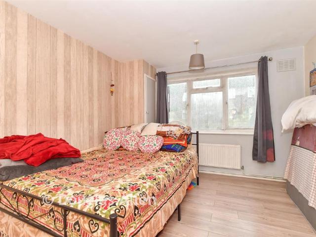Flat for sale in Hutton Mount, Navestock Side