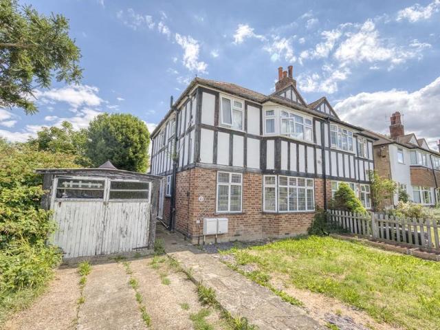 Flat for sale in Norbiton, Greater London