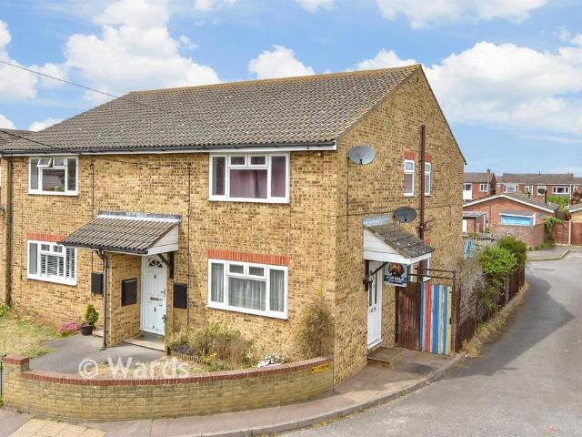 Flat for sale in Isle of Grain, Grain