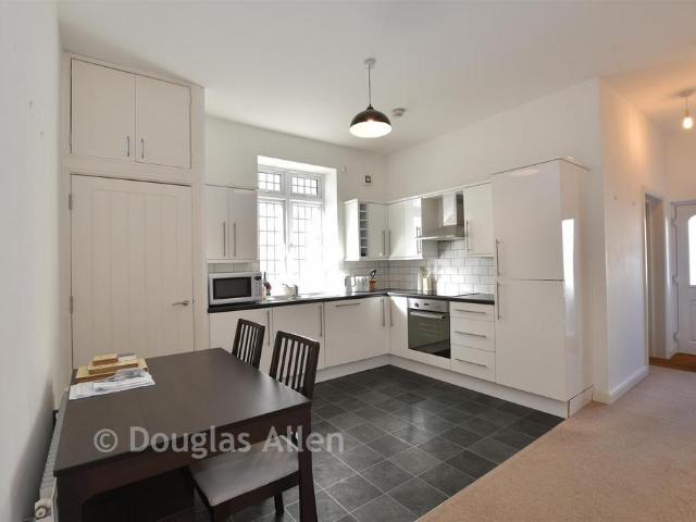 Flat for sale in Elm Park, Greater London