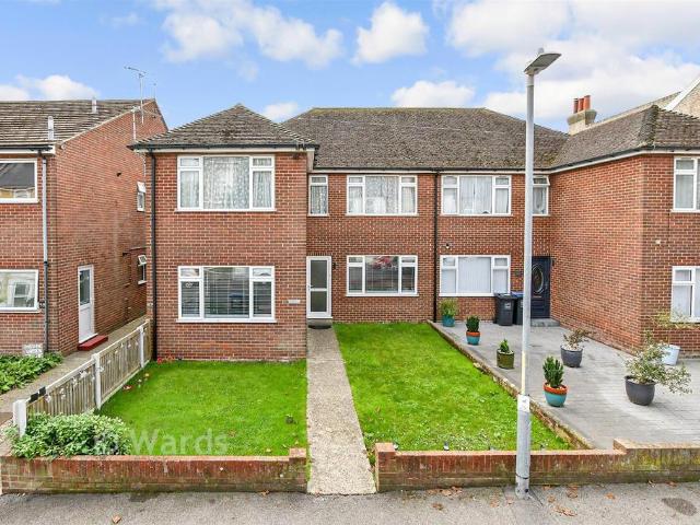Flat for sale in West Cliff, Thanet