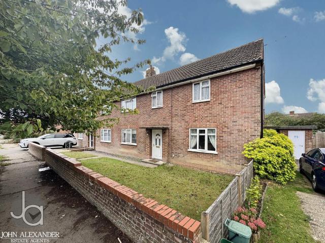 Flat for sale in Fordham Heath, Essex