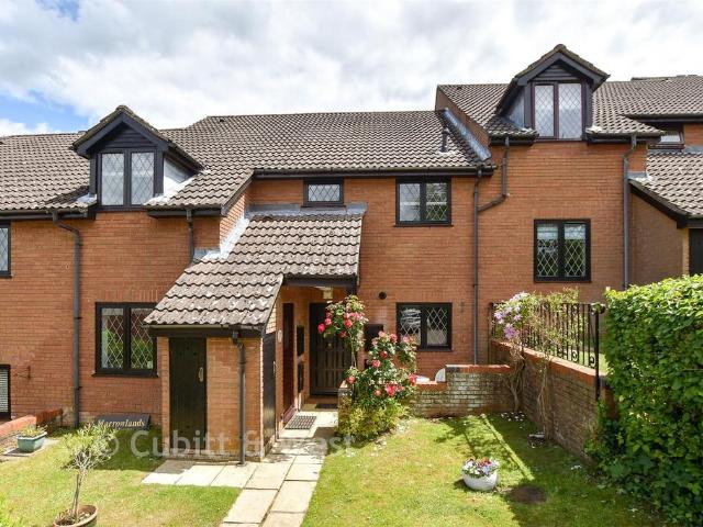 Flat for sale in Tower Hill, Pachesham Park