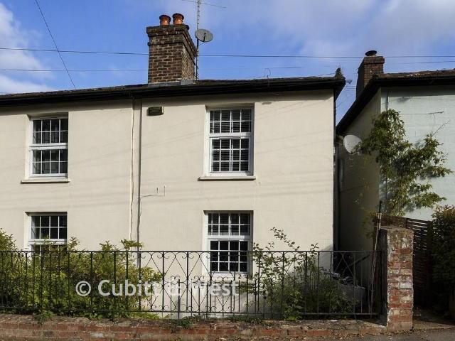 Flat for sale in Tower Hill, Mole Valley