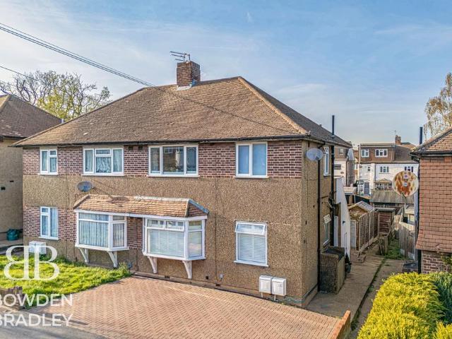 Flat for sale in Fairlop, Greater London