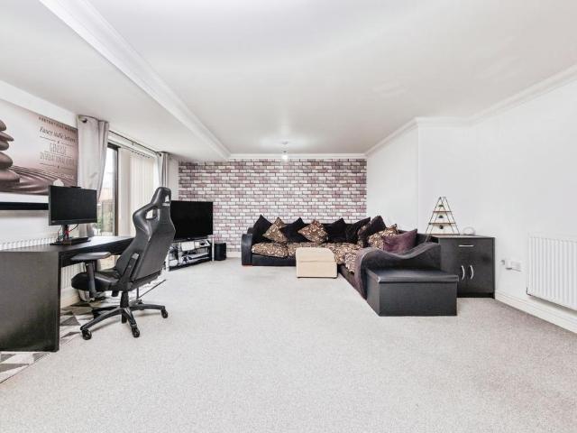 Flat for sale in Monkston Park, Milton Keynes