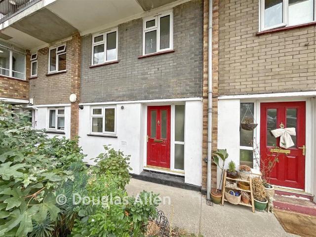 Flat for sale in Hornchurch, Greater London