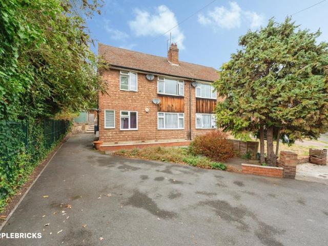 Flat for sale in London Borough of Hounslow, Greater London