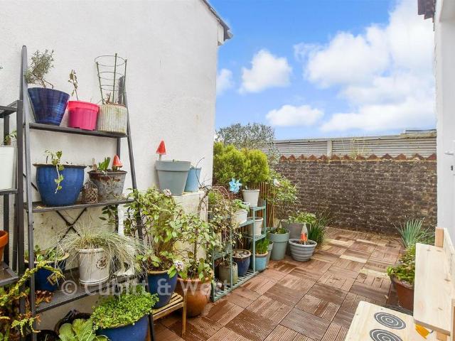 Flat for sale in Uckfield, Cross In Hand