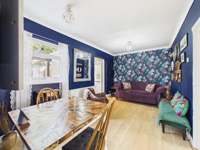 Flat for sale in Monks Orchard, Kent