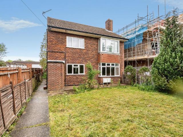 Flat for sale in Beaconsfield, Knotty Green