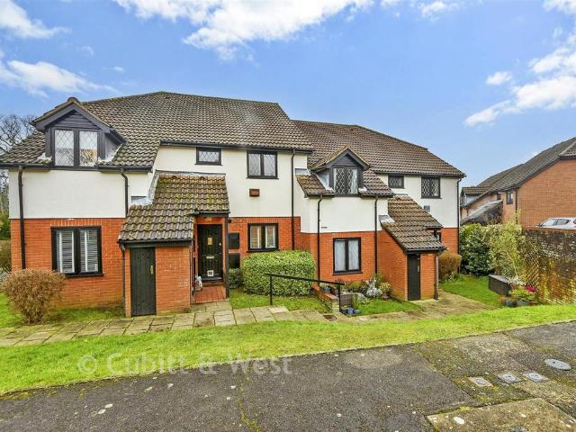 Flat for sale in Tower Hill, Pachesham Park