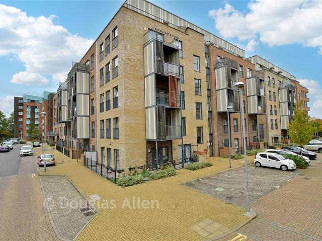Flat for sale in Rush Green, Greater London