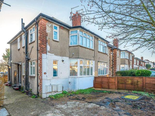 Flat for sale in Widmore, Greater London