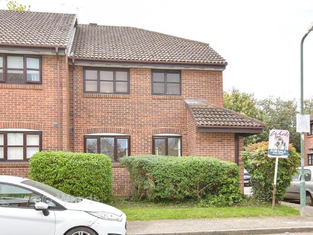 Flat for sale in Worcester Park Estate, Monks Orchard