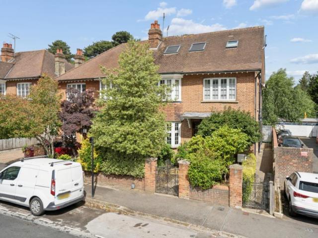 Flat for rent in Pinner, Isle Of Man