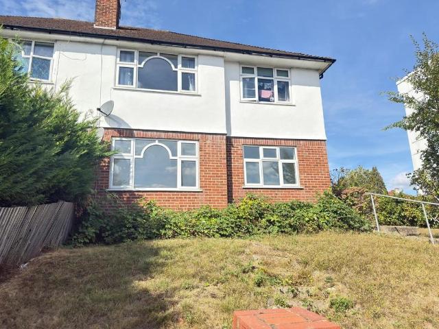Flat for rent in Northwood, Greater London