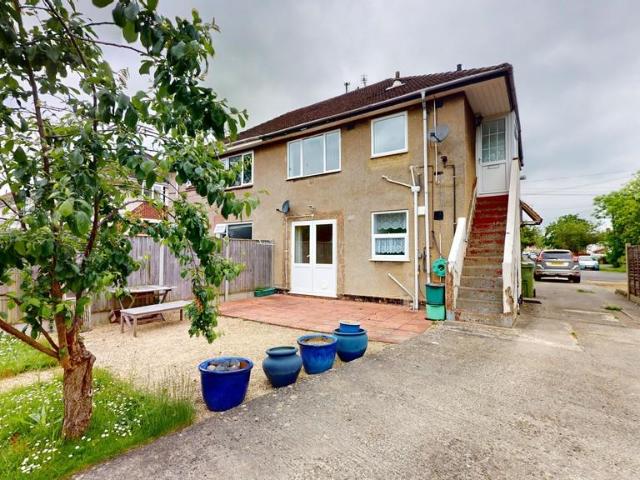 Flat for rent in Hesters Way, Golden Valley